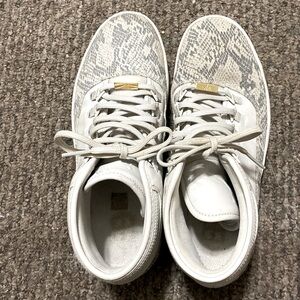 Air Jordan retro “snakeskin”